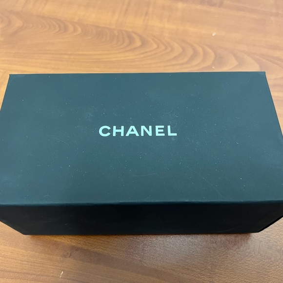 CHANEL RECTANGLE SUNGLASSES - Picture 2 of 10